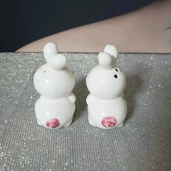 Bunny Salt and Pepper Shakers - Picture 6 of 7